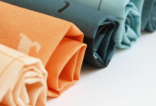 mouchoirs-en-tissu-enfant-motifs-colorés