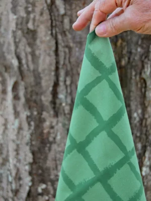 mouchoir-tissu-homme-vert-motif-hugo