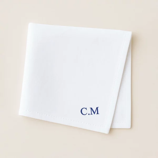 mouchoir-en-tissu-brode-personnalise-initiales