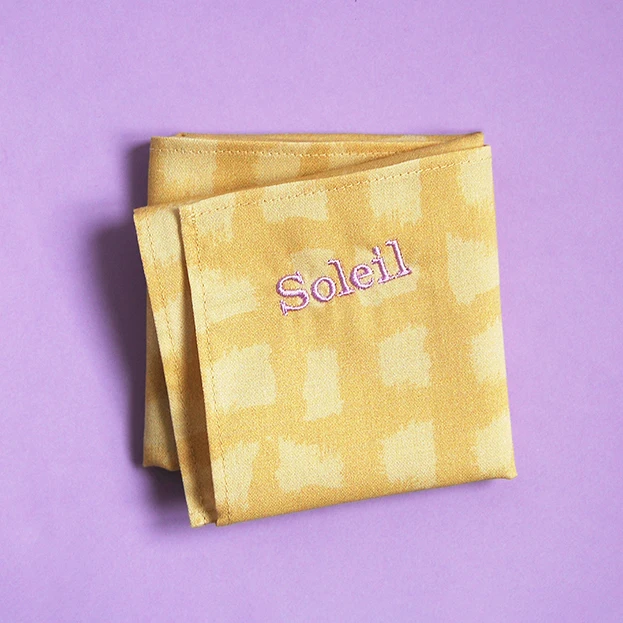 mouchoir-en-tissu-brode-soleil-niki