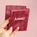 Mouchoir en tissu brodé - Suzy "Amour"