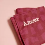 Mouchoir en tissu brodé - Suzy "Amour"